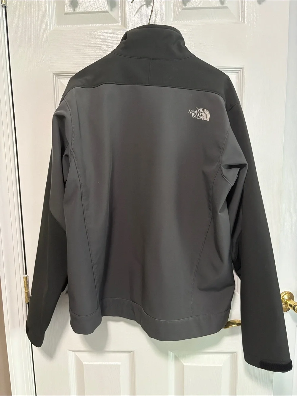 The North Face Men's Dark Gray & Black Softshell Performance Jacket
